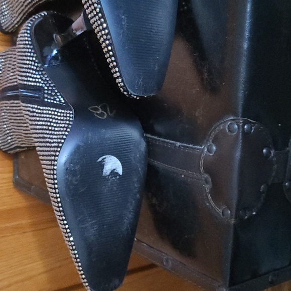 Steve Madden, Glass/fabric high- heel dress boot, gold/black,  size 8.5 - Picture 7 of 8